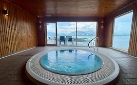Hollytree Hotel and Swimming pool